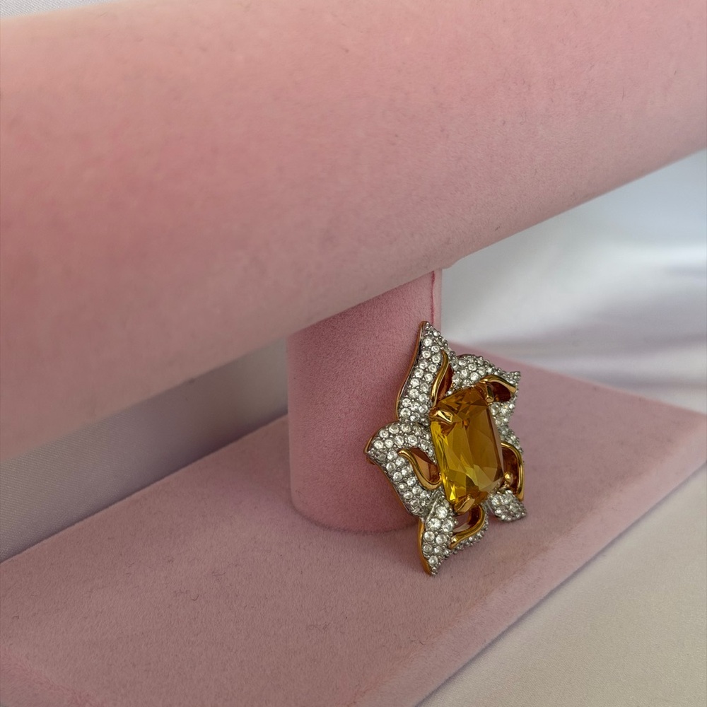 SIGNED SWAROVSKI GOLD PLATED GOLDEN CITRINE PIN - Picture 2 of 4